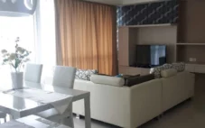 Apartemen Tower Cosmo Disewakan, Furnish, Lantai Tengah