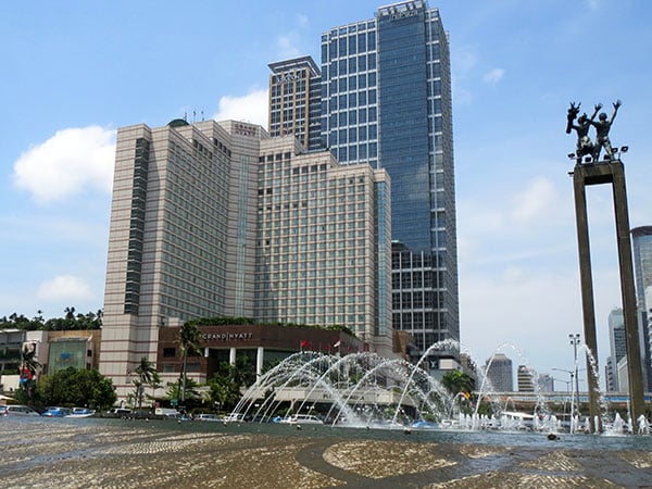 plaza indonesia mall dekat monas