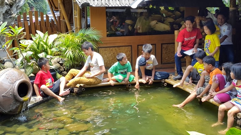 gubug udang cibubur restoran keluarga di jakarta