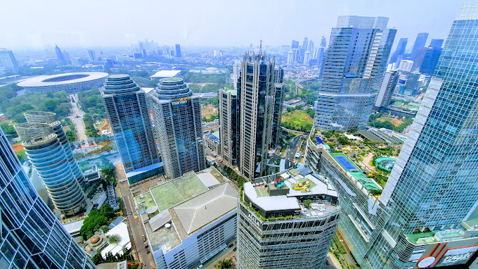 Gedung perkantoran Equity Tower jakarta selatan