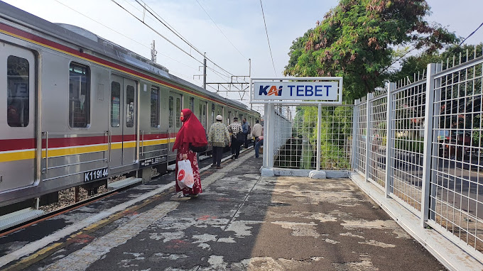 Suasana Di Stasiun Tebet Jakarta Selatan