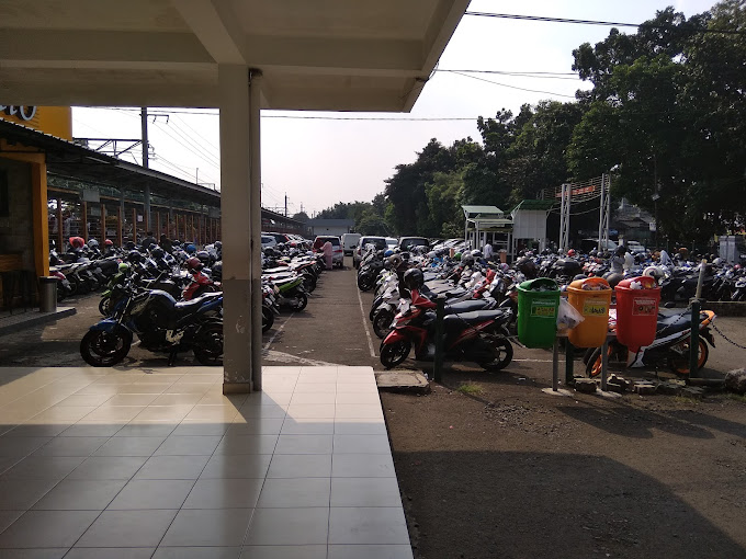 Parkir Motor Stasiun Lenteng Agung Jakarta Selatan