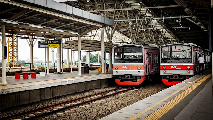 Suasana Stasiun KRL Manggarai