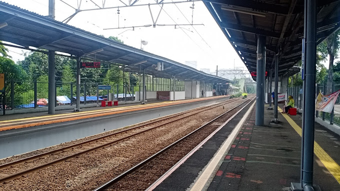 Suasana Stasiun Pasar Minggu Jakarta Selatan