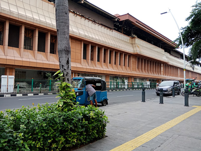 Tampak Luar Stasiun Cikini Jakarta Pusat