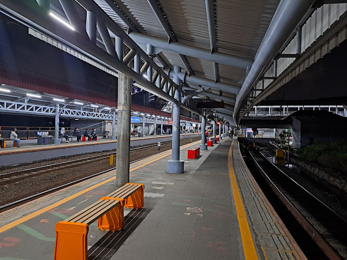 Dalam Stasiun Kampung Bandan Jakarta