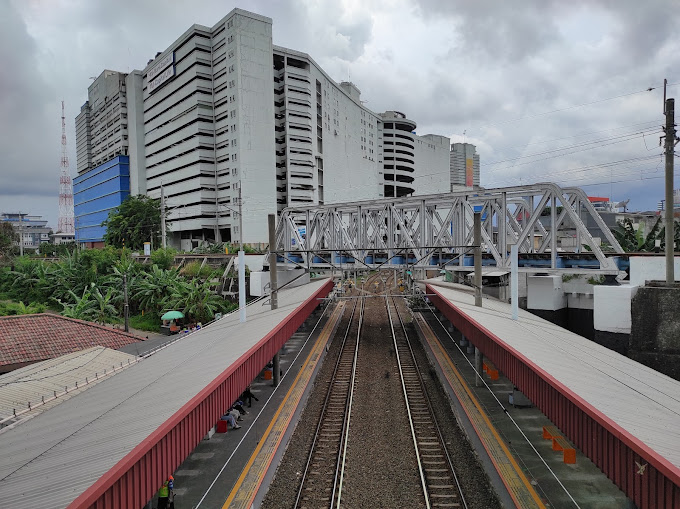 Parkir Motor Stasiun Kampung Bandan Jakarta Utara