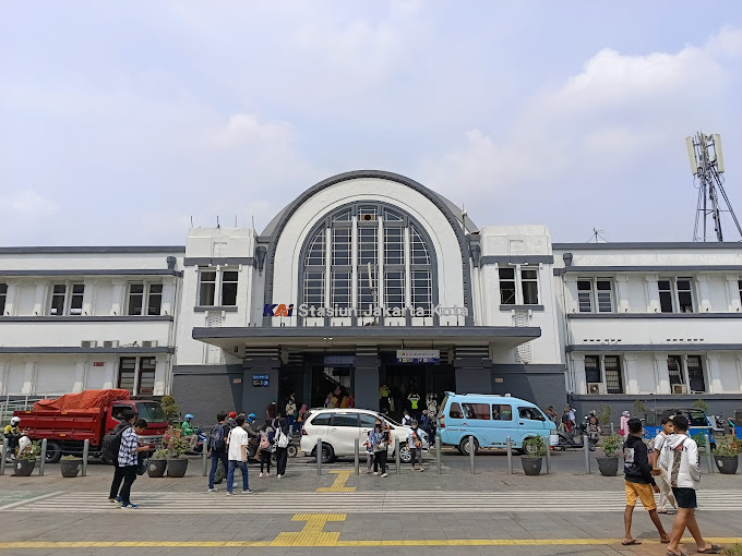 Pintu Utara Stasiun Jakarta Kota