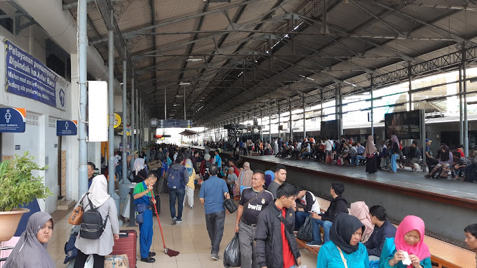 Stasiun Jatinegara Jakarta Timur