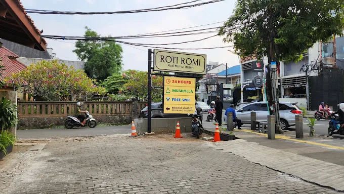 Outlet Roti Romi Kemang Jakarta Selatan