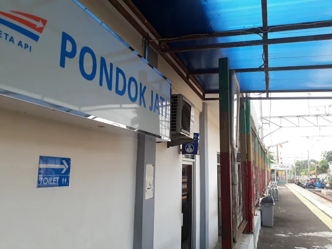 Tempat Parkir Motor Stasiun Pondok Jati Jakarta Timur