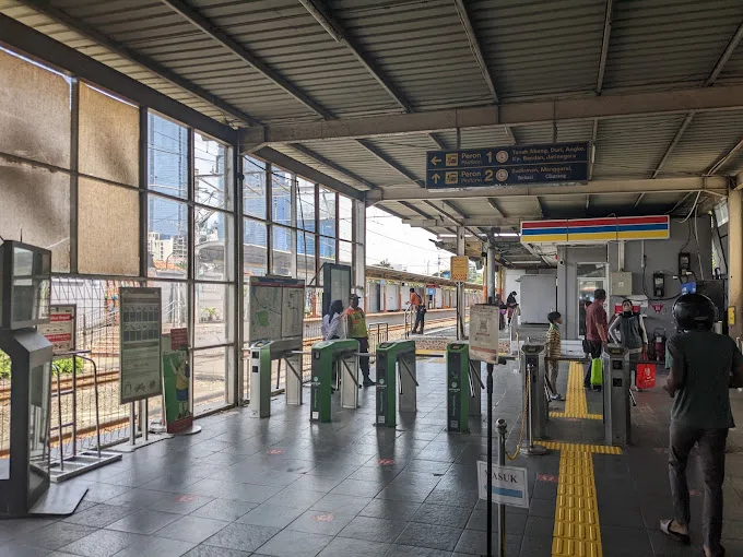 Fasilitas Stasiun Karet Jakarta Pusat