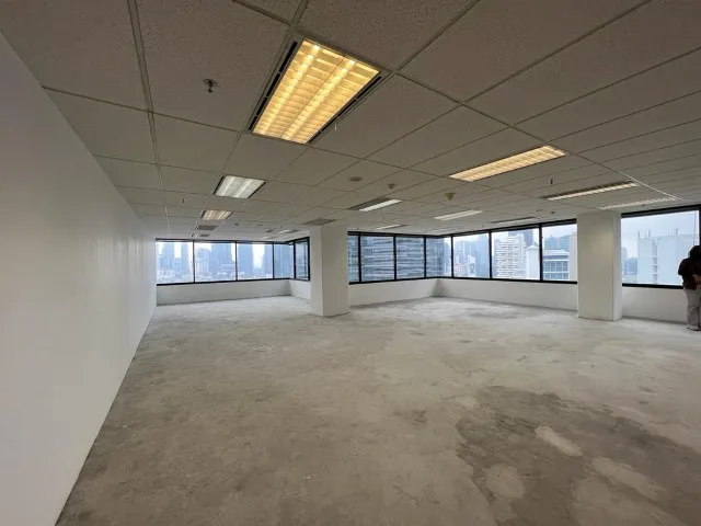 Kondisi Gedung Chase Plaza BCA Sudirman