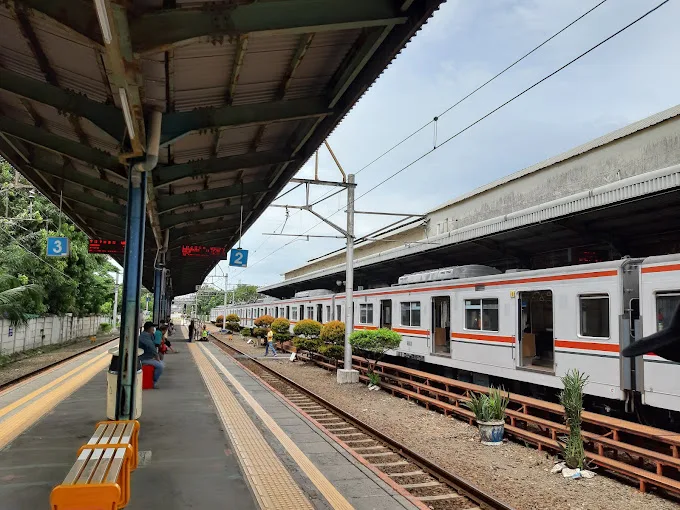 Kondisi Stasiun KRL Angke Jakarta Barat