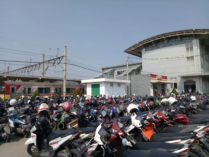 Lokasi Parkir Motor Stasiun Parung Panjang