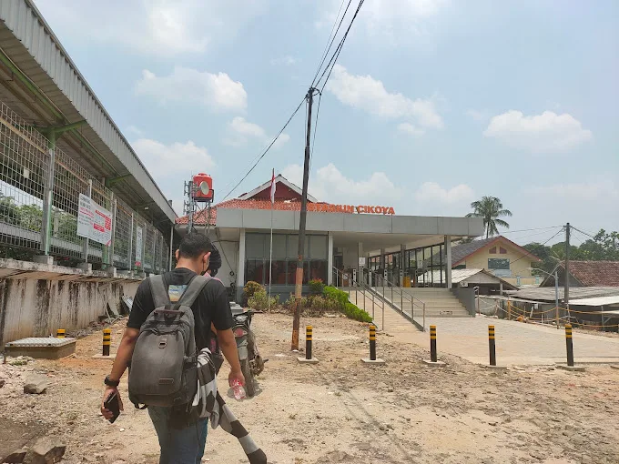 Lokasi Tempat Parkir Motor Stasiun Cikoya