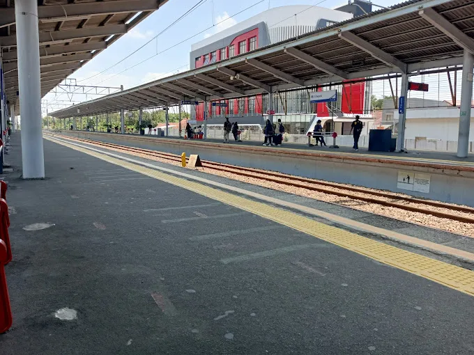 Tempat Dan Tarif Parkir Motor Stasiun Depok