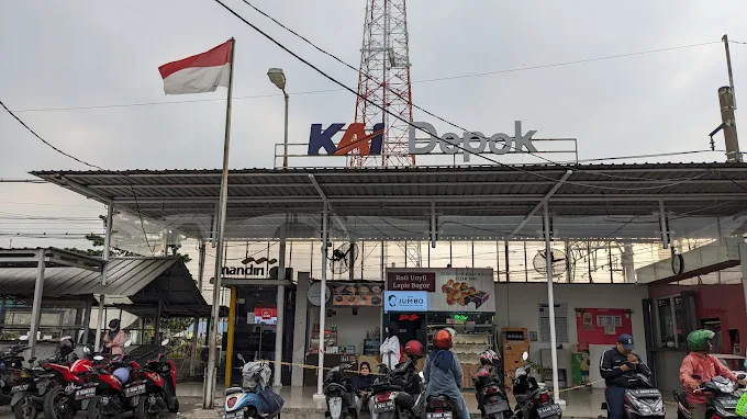 Tempat Parkir Motor Stasiun Depok
