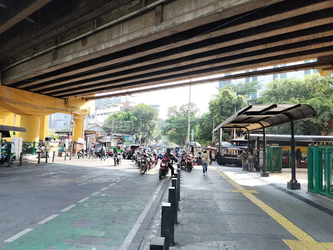 Tempat Parkir Motor Stasiun KRL Gondangdia Jakarta Pusat