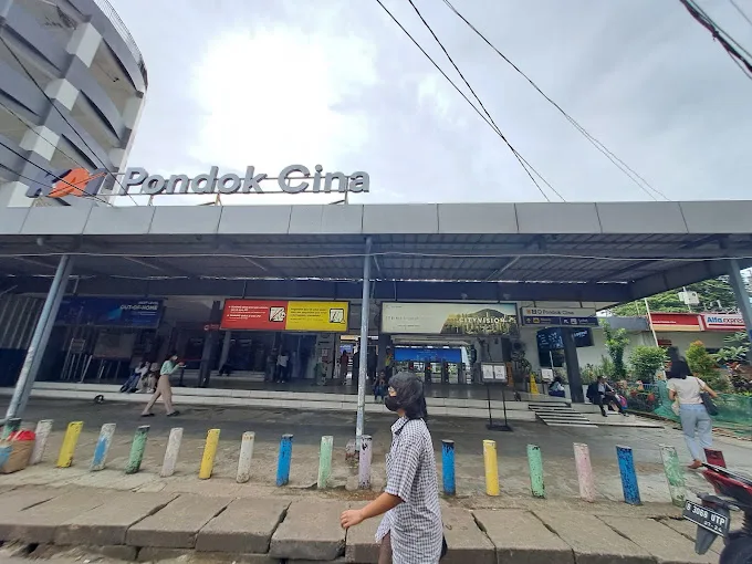 Tempat Parkir Motor Stasiun Pondok Cina Depok Terdekat