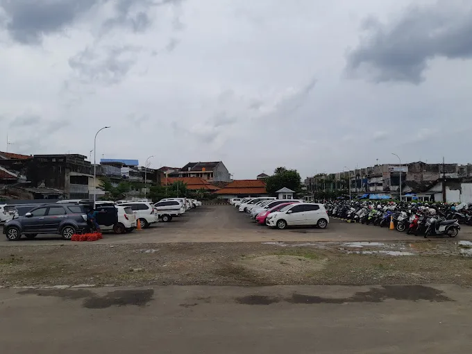 Tempat Parkir Motor Stasiun Rangkasbitung