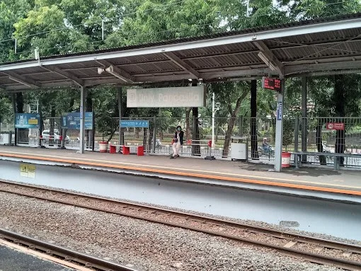 Tempat Parkir Motor Stasiun Universitas Pancasila Jakarta Selatan